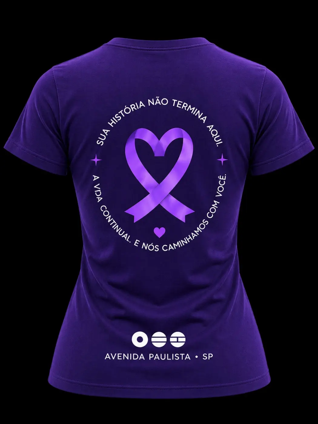 Parte de trás da camiseta roxa do projeto Life Goes On